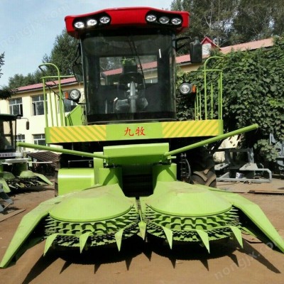 自走式青貯收獲機